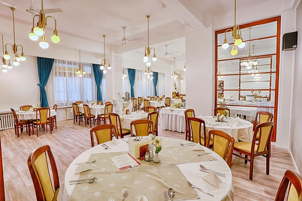 Ensana Jalta Hotell Piest'any Exteriör bild